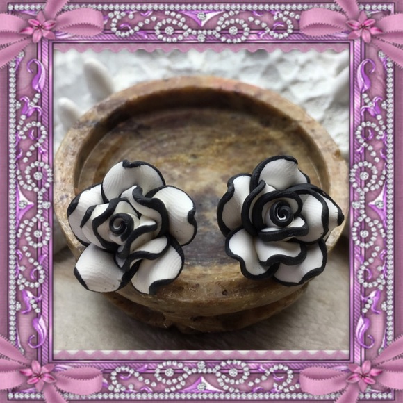 Black & White Flower Earrings - Picture 10 of 10